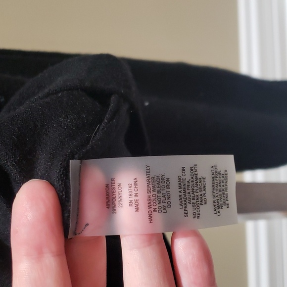 Nwt Medium Aaeda black sweater with white flowers - Picture 10 of 11